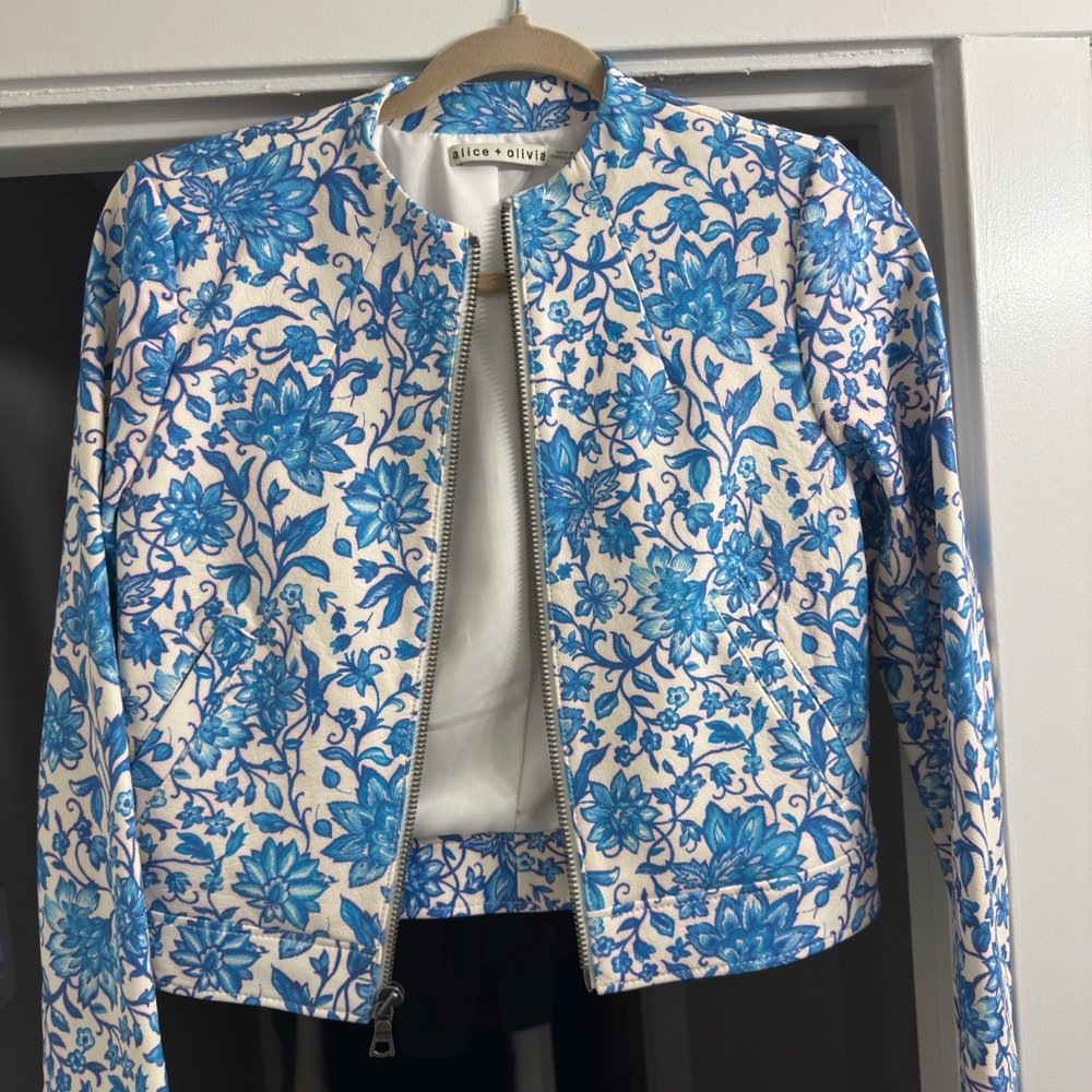 Alice + Olivia White and Blue Floral Leather Selkie Jacket XS XXS S 0 coat